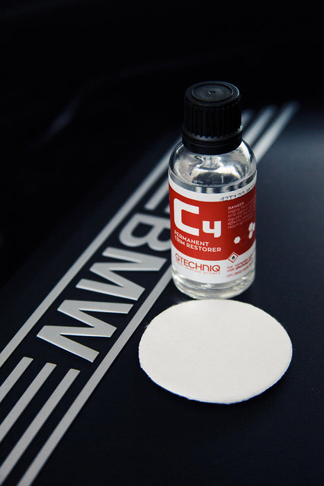Gtechniq C4 Permanent Trim Restorer - 30 ml