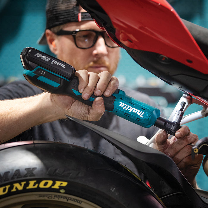 Makita 18V LXT Lithium-Ion Cordless Square Drive Ratchet Kit (2.0Ah), 3/8" + 1/4"